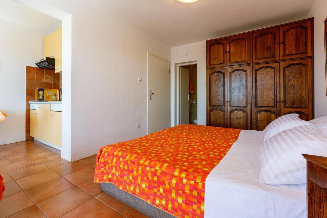 Apartments Loncaric Crikvenica Exterior photo