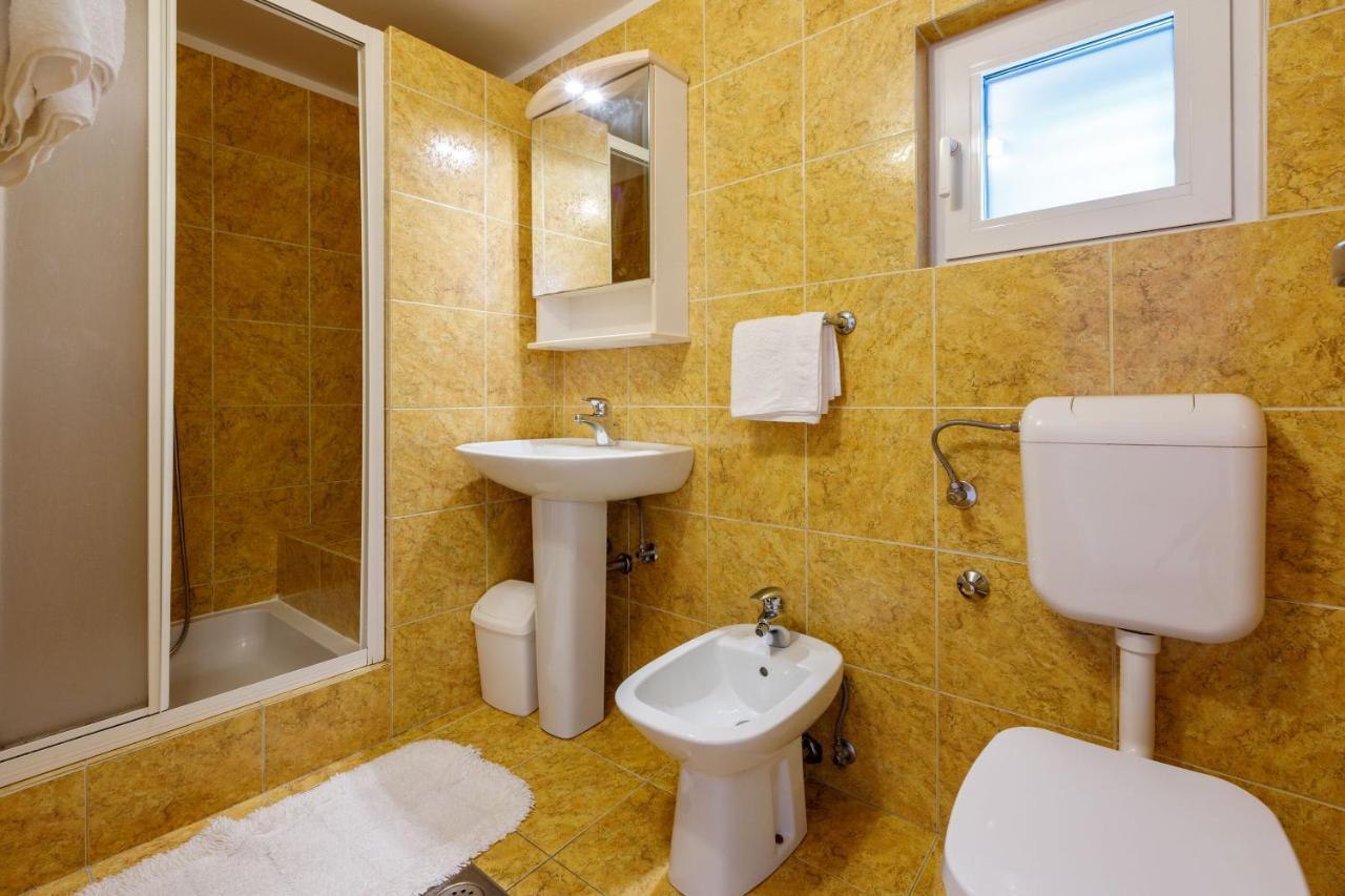 Apartments Loncaric Crikvenica Exterior photo