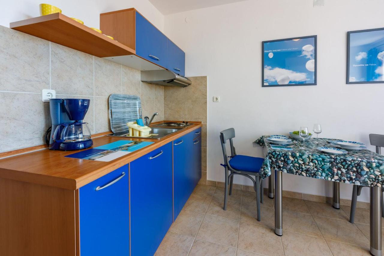 Apartments Loncaric Crikvenica Exterior photo